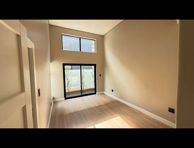 5 BEDROOM HOUSE FOR SALE IN MIDSTREAM HEIGHTS